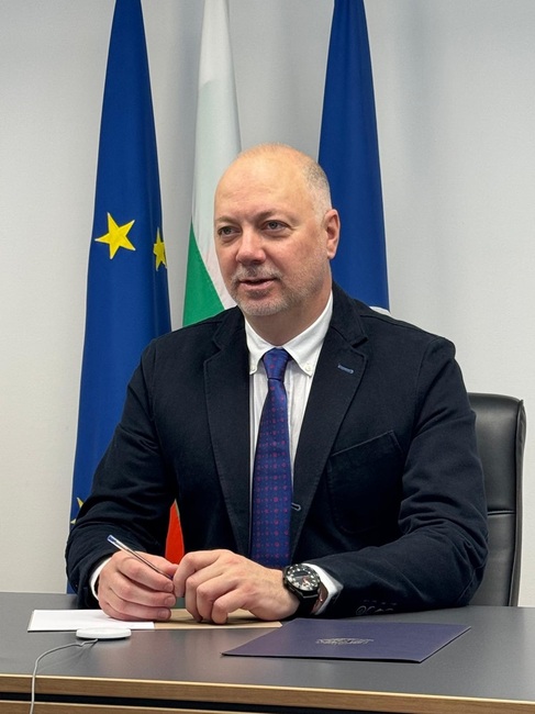 България е готова да участва в решението за мир и сигурност за Украйна, заяви премиерът Росен Желязков на видеоконферентна среща