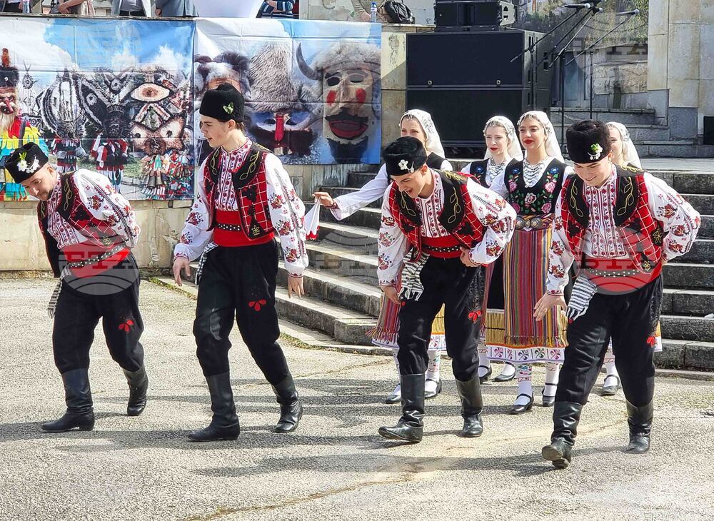 Земен - „Магията на Сурва" - маскараден празник