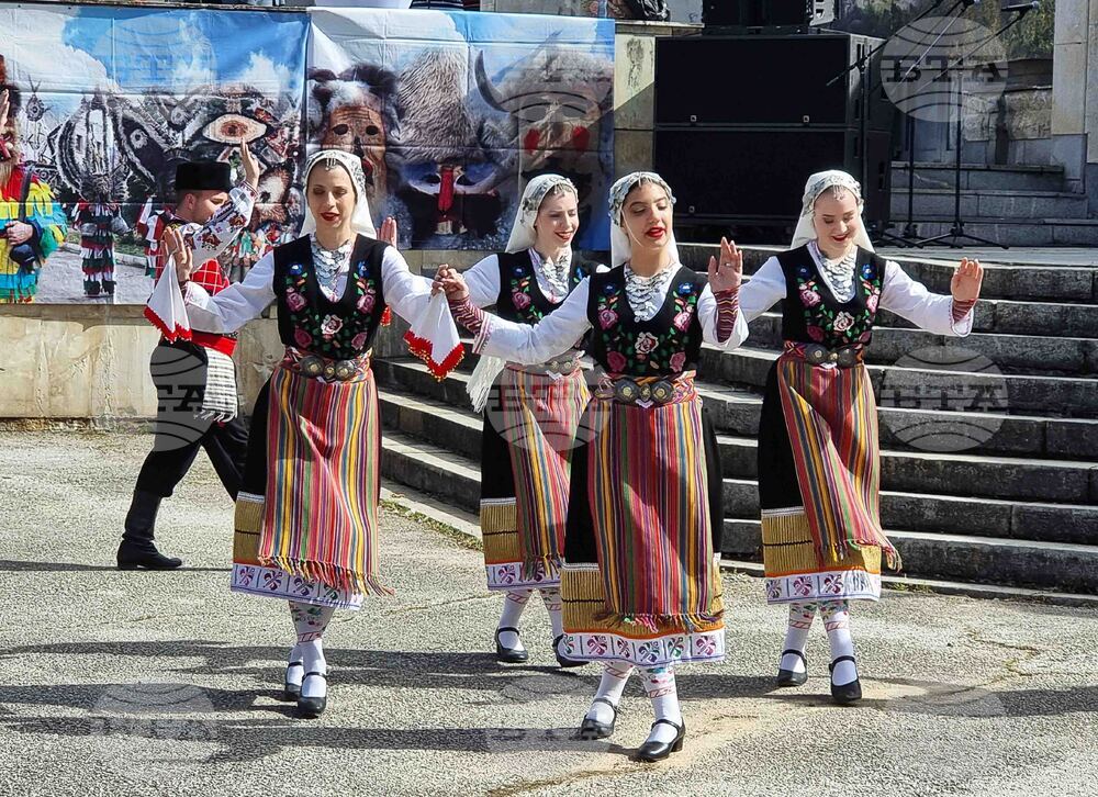 Земен - „Магията на Сурва" - маскараден празник