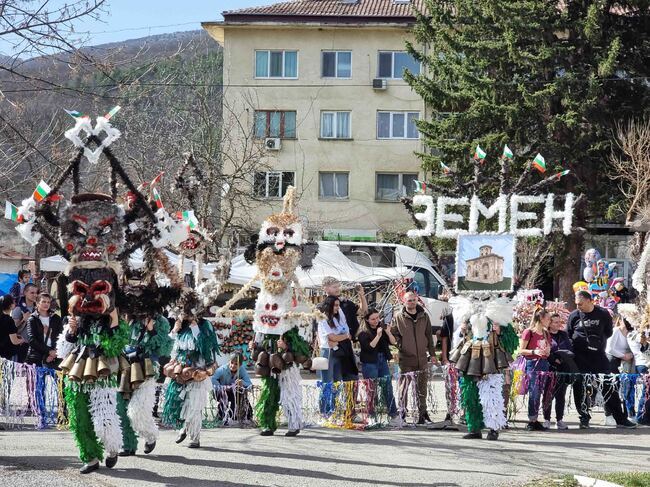 Земен - „Магията на Сурва" - маскараден празник