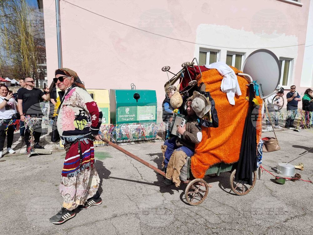 Земен - „Магията на Сурва" - маскараден празник