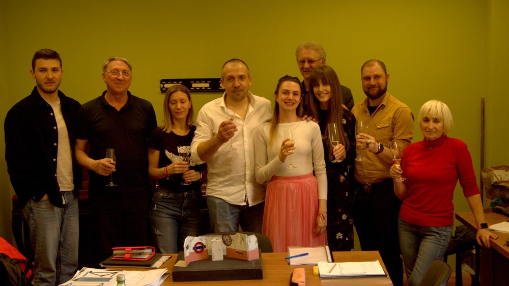 В Сатирата репетират „Пак плаче, но този път от щастие“