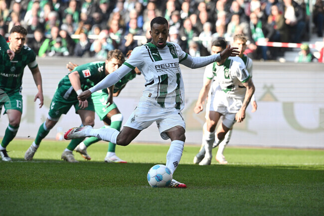 ПСВ Айндховен привлече френския нападател на Борусия Мьонхенгладбах Аласан Плеа