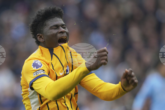 Манчестър Юнайтед продължава да следи Карлос Балеба и може да го привлече за 50 милиона паунда