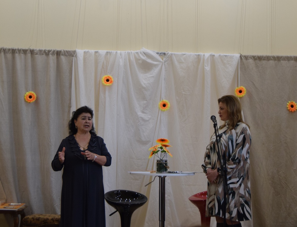 Община Каварна: Калинка Вълчева представи книгата си „Пътят ми към сцената“