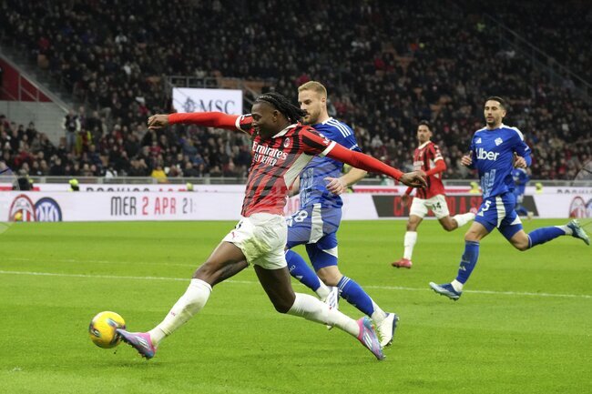 Планираният за провеждане в Австралия двубой между Милан и Комо все пак ще се играе в Милано, съобщават италианските медии