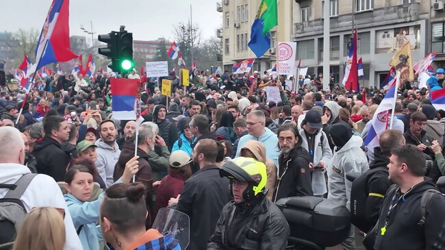 Протестът в Белград започна, един арестуван пред сградата на Президентството