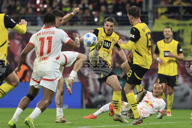 Борусия Дортмунд стартира подготовка в пълен състав