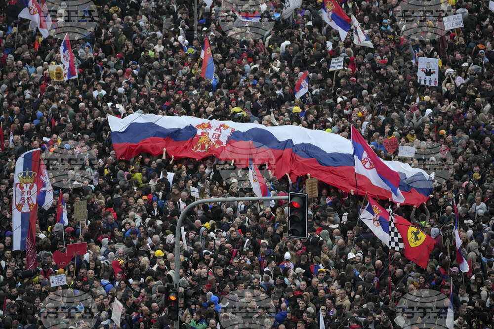 Студенти от Пирот твърдят, че са усетили звуково оръдие на протеста в Белград, според сръбските власти такова оръдие не е активирано