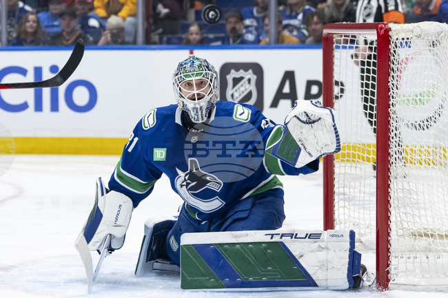 Питсбърг Пенгуинс привлече латвийския вратар Артурс Силовс