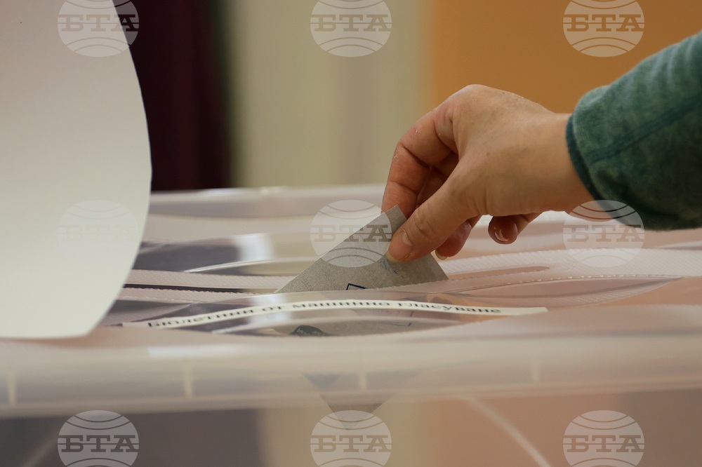 Избирателната активност в община Две могили, област Русе, към 12:30 часа е 24,43 процента 