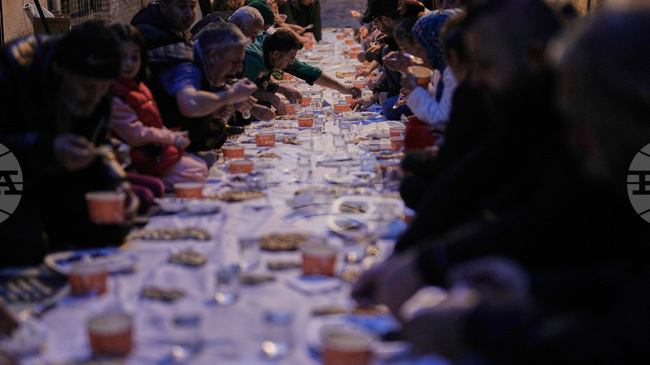 Инфлацията в Турция оскъпява с 35 на сто трапезата за Рамазан 