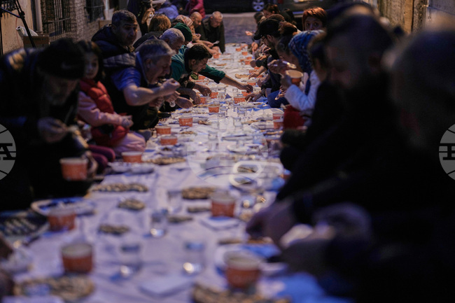 Инфлацията в Турция оскъпява с 35 на сто трапезата за Рамазан 