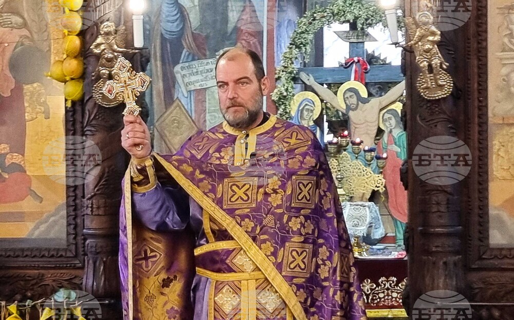 Нека имаме вяра, че греховете ни ще бъдат опростени, каза отец Никола в храма "Св. св. архангели Михаил и Гавраил" в Хасково