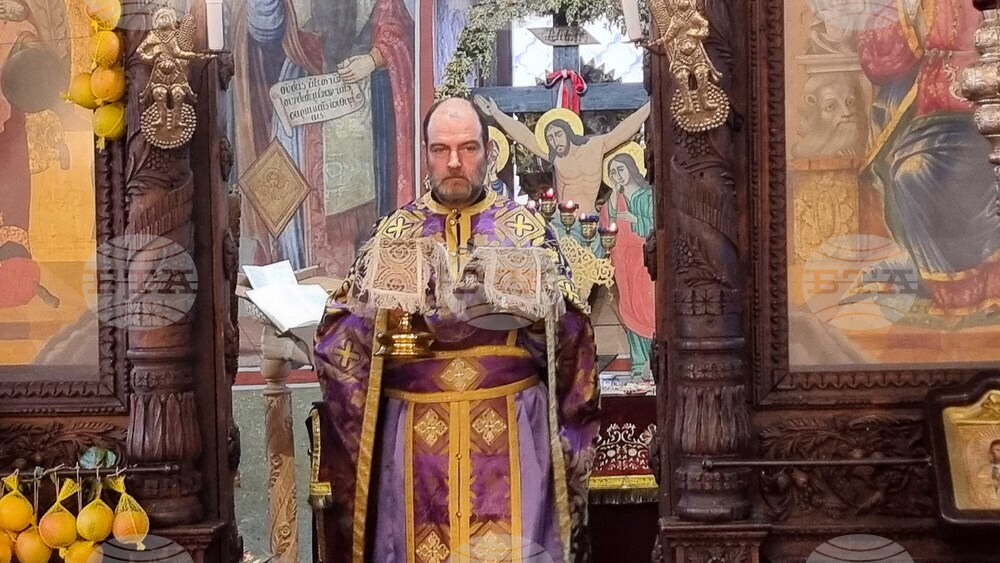 Хасково - храм „Св. св. Архангели Михаил и Гавраил" - литургия