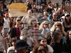 Протест срещу насилието над животни - шествие