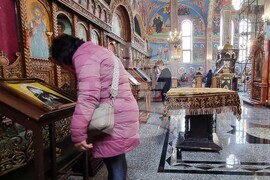 Шумен - църква „Свети Три Светители“ - неделна служба