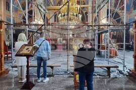 Шумен - църква „Свети Три Светители“ - неделна служба