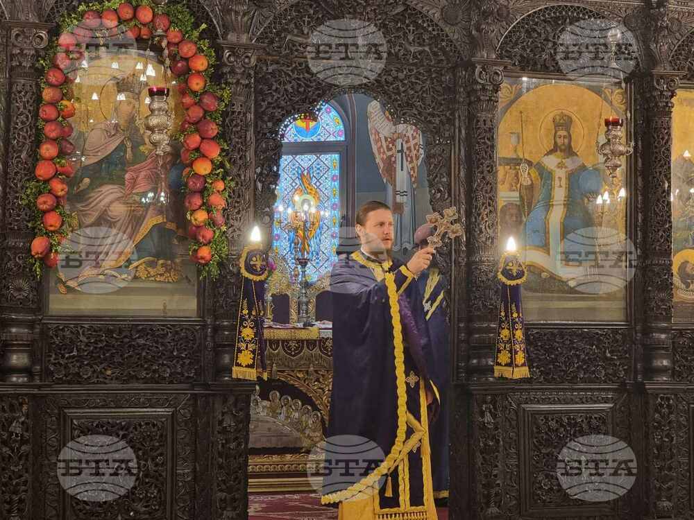 В митрополитската църква в Пловдив архимандрит Максим отслужи света литургия във втората неделя на Великия пост