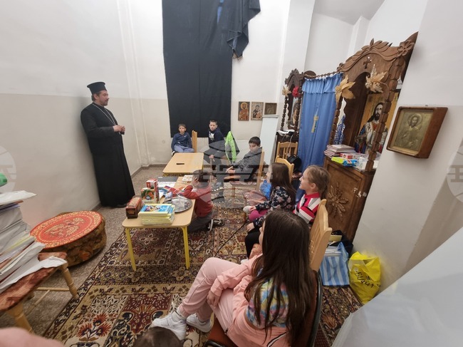 Около десет са децата, посещаващи неделното училище към храм-паметник "Св. вмчк. Георги Победоносец" в Брезник