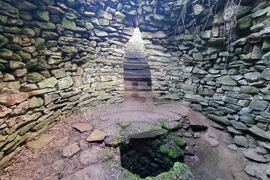 Село Гърло - „Пусто гърло"- мегалитен храм-кладенец