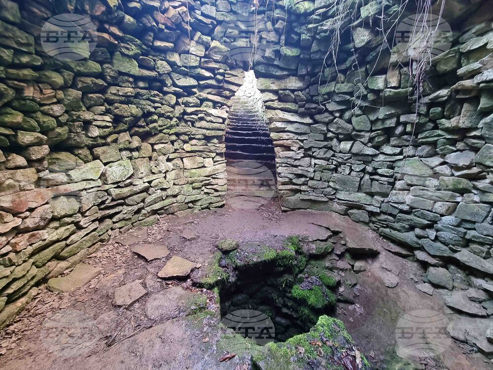 Село Гърло - „Пусто гърло"- мегалитен храм-кладенец