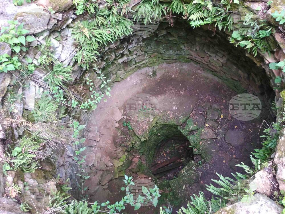 Село Гърло - „Пусто гърло"- мегалитен храм-кладенец