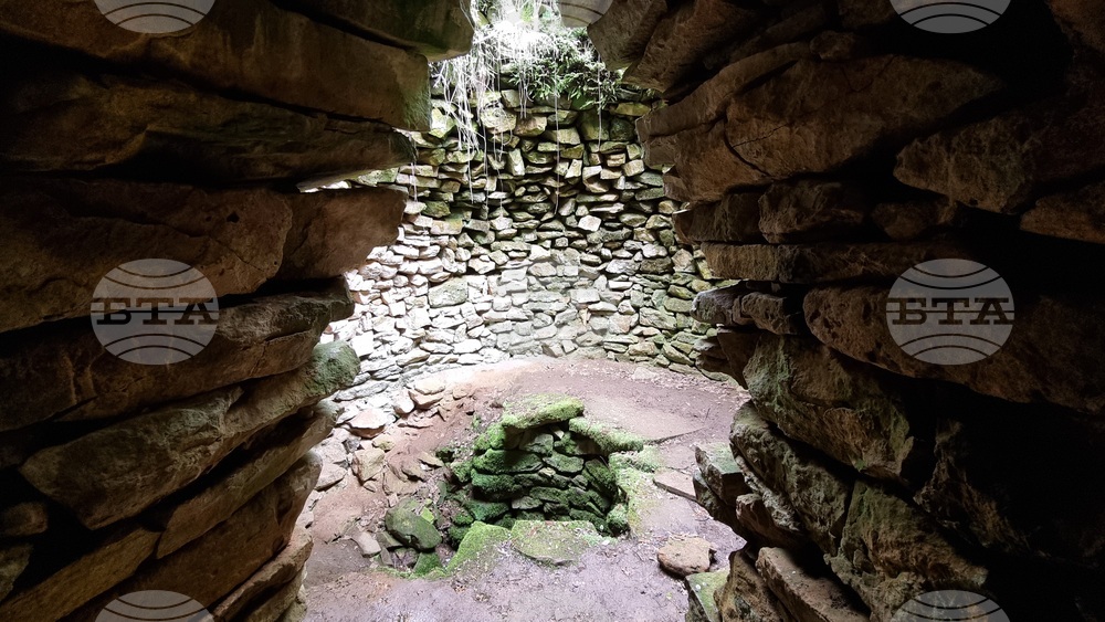 Село Гърло - „Пусто гърло"- мегалитен храм-кладенец