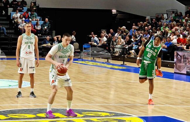 Националът Илиян Пищиков ще продължи да носи екипа на БК Балкан