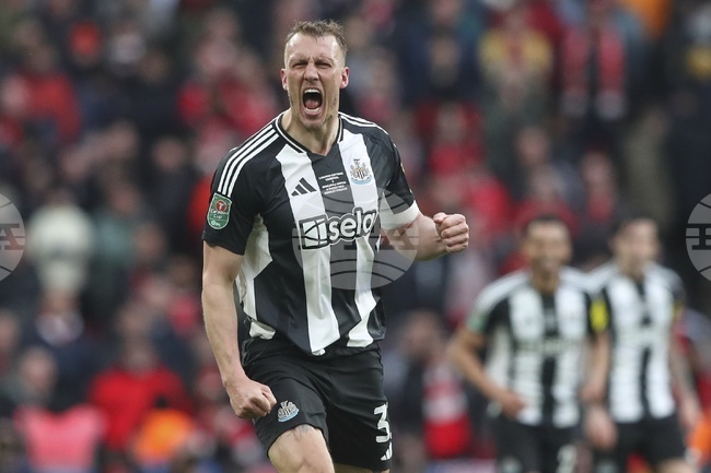 Защитникът на Нюкасъл Дан Бърн е претърпял пътен инцидент преди двубоя срещу Мначестър Юнайтед миналата седмица