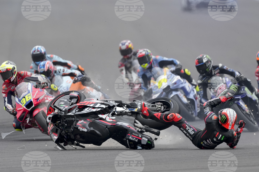 Федерацията по мотоциклетизъм въведе две промени в правилата за състезателите в Световния шампионат