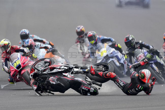 Федерацията по мотоциклетизъм въведе две промени в правилата за състезателите в Световния шампионат