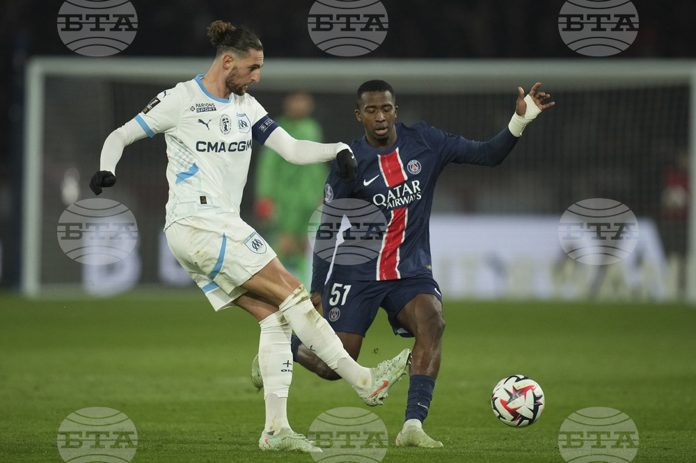 Олимпик Марсилия осъди "недопустимите и неблагодарни" атаки към Адриен Рабио