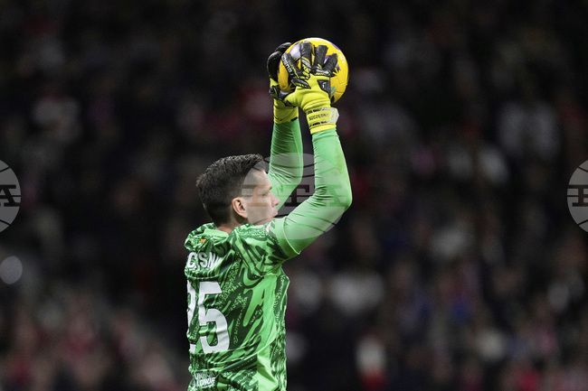 Вратарят Шчесни демонстрира чувство за хумор след спечелването на Купата на Испания