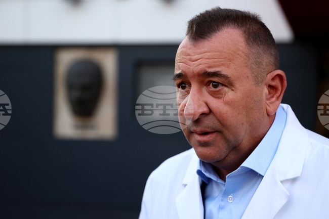 Никой от пациентите от Кочани, настанени в "Пирогов", не е на апаратно дишане, съобщи директорът на болницата д-р Валентин Димитров