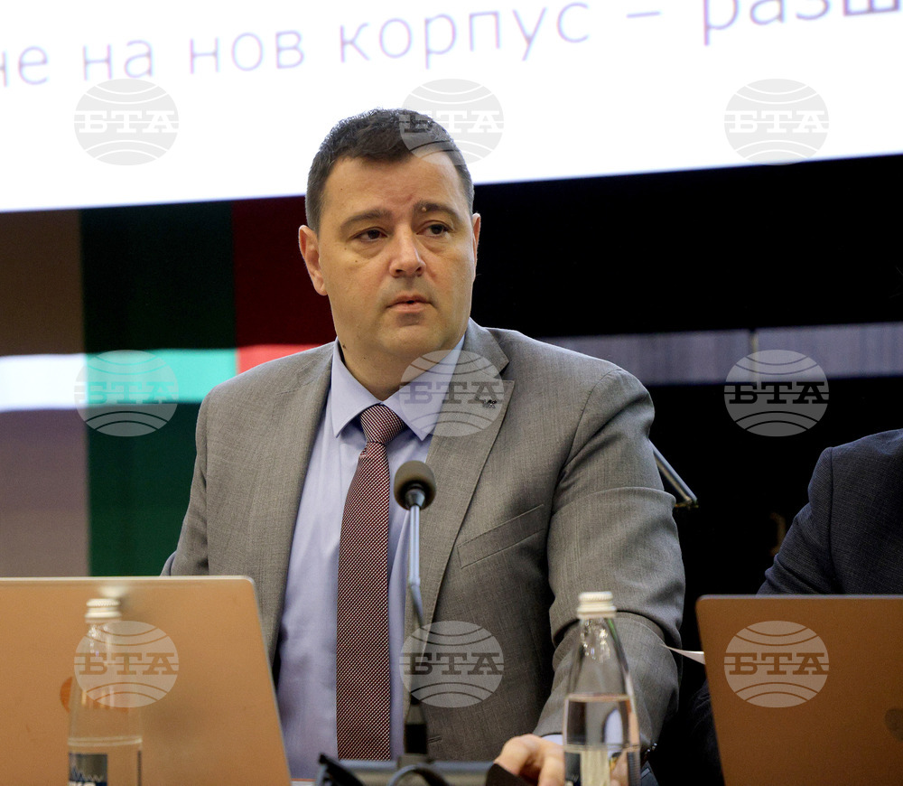 Община Варна планира да тегли дългосрочен заем за важни и приоритетни за града проекти, каза заместник-кметът по финансите Христо Рафаилов
