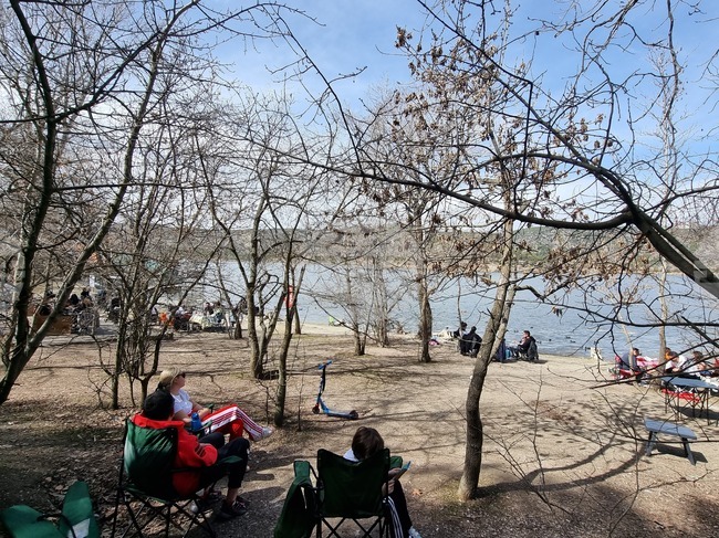 Рекордно високи температури бяха измерени вчера в много части на Турция; в сряда зимата в страната се връща