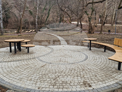 Троян - Национално училище за приложни изкуства „Проф. Венко Колев“ - обновен парк