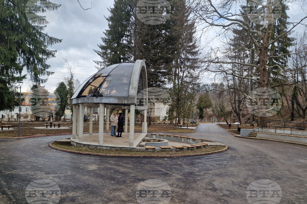Троян - Национално училище за приложни изкуства „Проф. Венко Колев“ - обновен парк