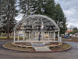 Троян - Национално училище за приложни изкуства „Проф. Венко Колев“ - обновен парк