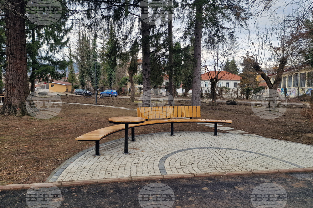 Троян - Национално училище за приложни изкуства „Проф. Венко Колев“ - обновен парк