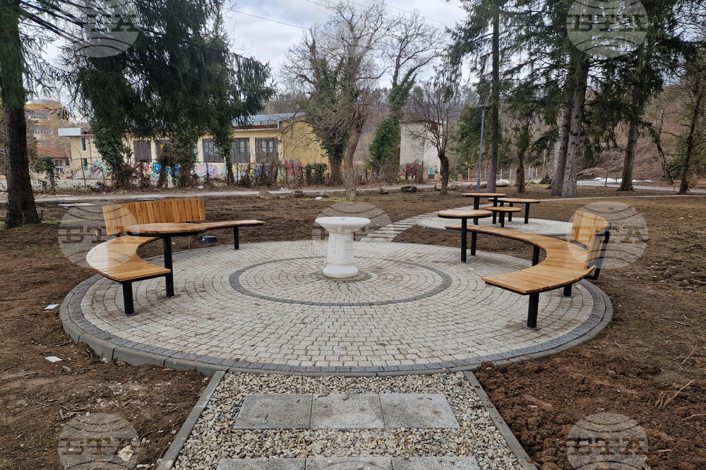 Троян - Национално училище за приложни изкуства „Проф. Венко Колев“ - обновен парк
