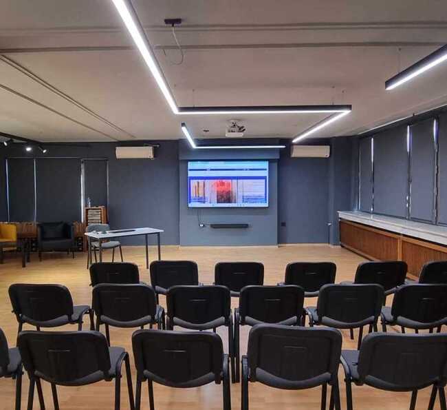 Регионална библиотека „Дора Габе“ – Добрич придоби интерактивен дисплей за презентационни цели