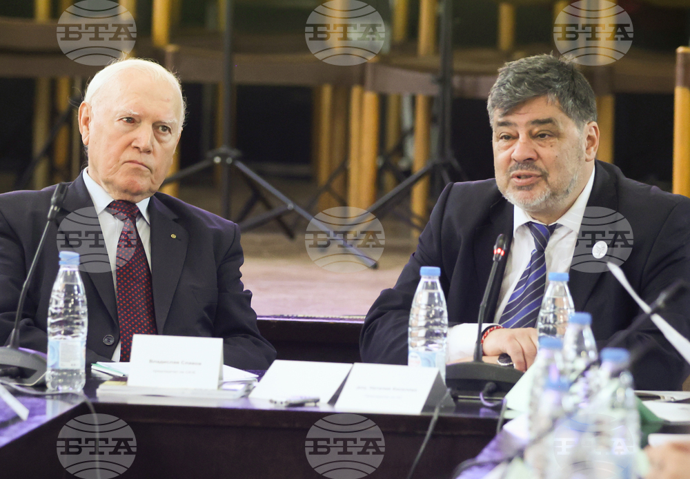 Трябва да се избират достойни хора, за да може квотата във ВСС от парламента да не е политическа, а професионална, смята Владислав Славов