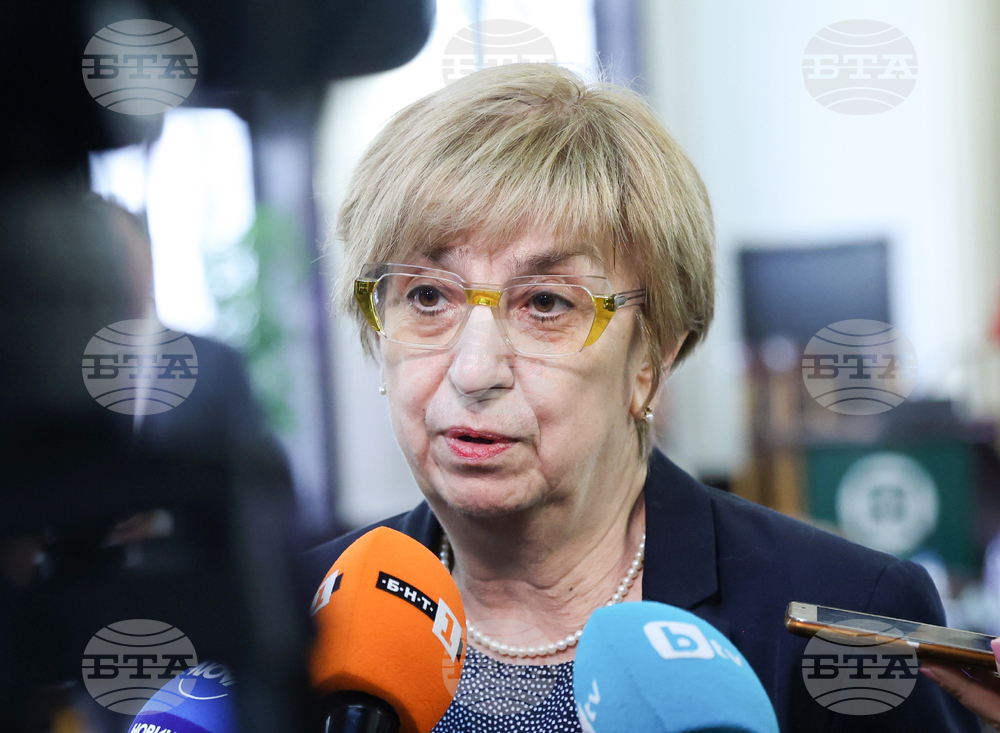 Парламентът трябва да вземе отношение и да направи промени спрямо проблемите, изведени в решението на КС за изборите, смята проф. Екатерина Михайлова