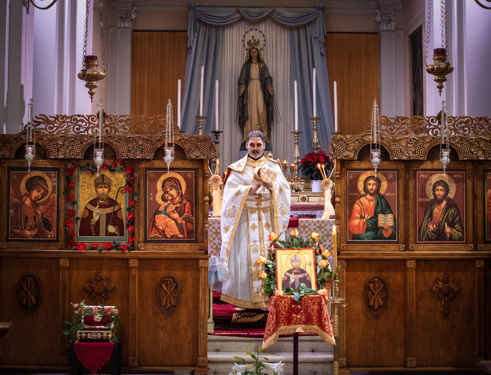 Отец Васил Василев пред БТА: Църквата изпълнява обединителна роля за българите в чужбина