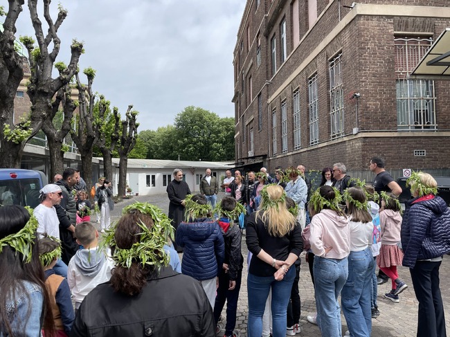 Отец Васил Василев пред БТА: Децата имат своя естествен стремеж към Бога, тяхното любопитство и търсене трябва да е стимул за родителите им