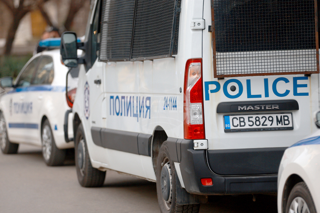 Задържани са 13 души при спецоперация на полицията в София
