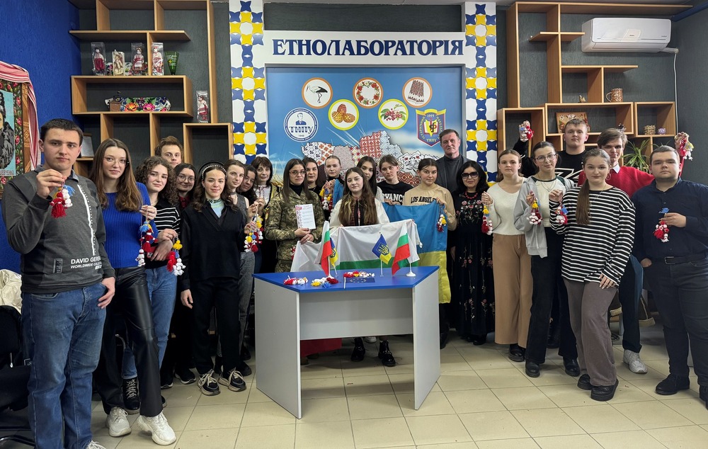 Олга Бурило: В украинския град Тернопол посрещнаха пролетта с български мартеници