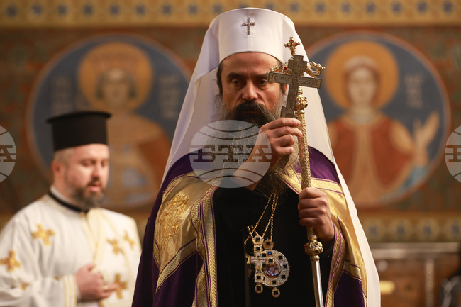 Трябва да не се страхуваме и да не се срамуваме от вярата си, каза патриарх Даниил